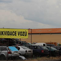 Příjezd do autovrakoviště Morava